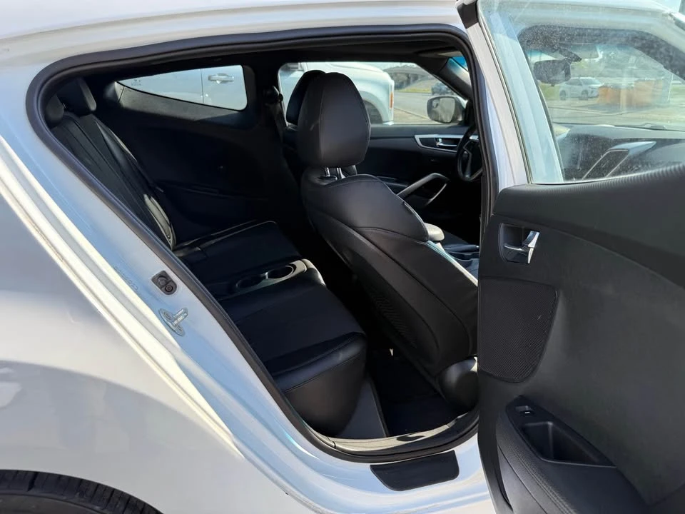2015 Hyundai Veloster - Image 16 of 17
