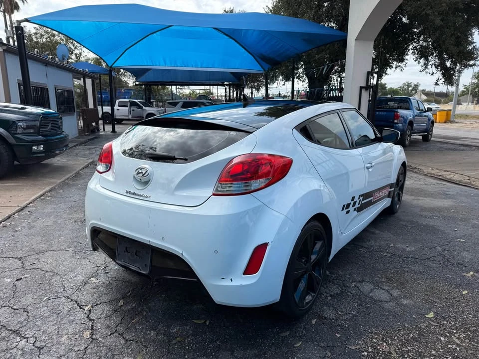 2015 Hyundai Veloster - Image 4 of 17