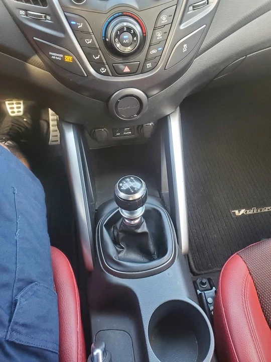 2015 Hyundai Veloster - Image 9 of 11