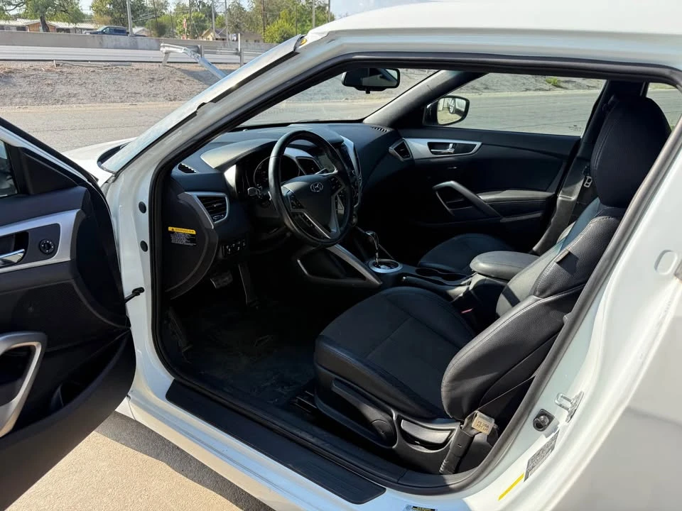 2015 Hyundai Veloster - Image 10 of 17