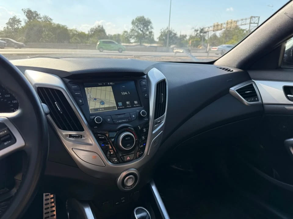 2015 Hyundai Veloster - Image 13 of 17