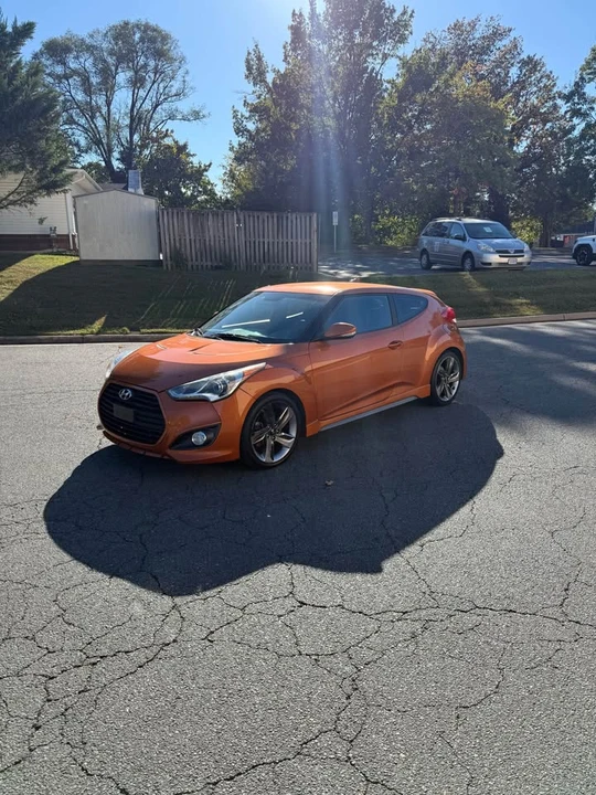 2015 Hyundai Veloster - Image 2 of 20