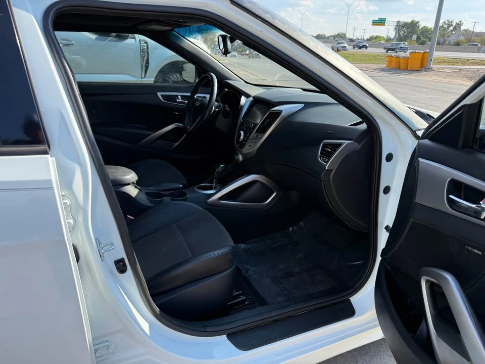 2015 Hyundai Veloster - Image 15 of 17