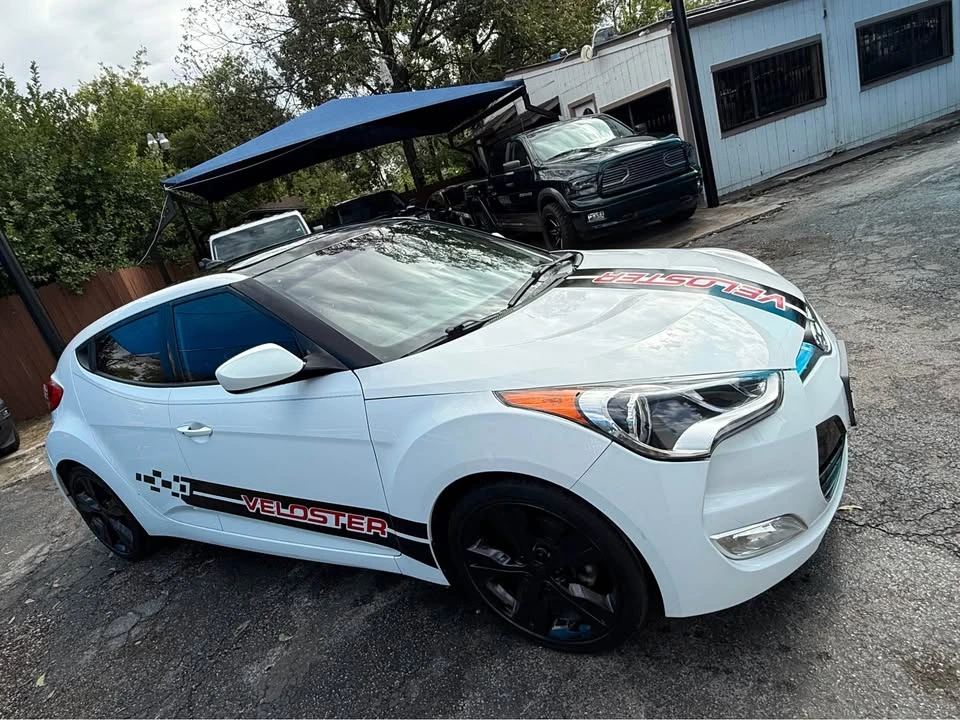 2015 Hyundai Veloster - Image 2 of 17