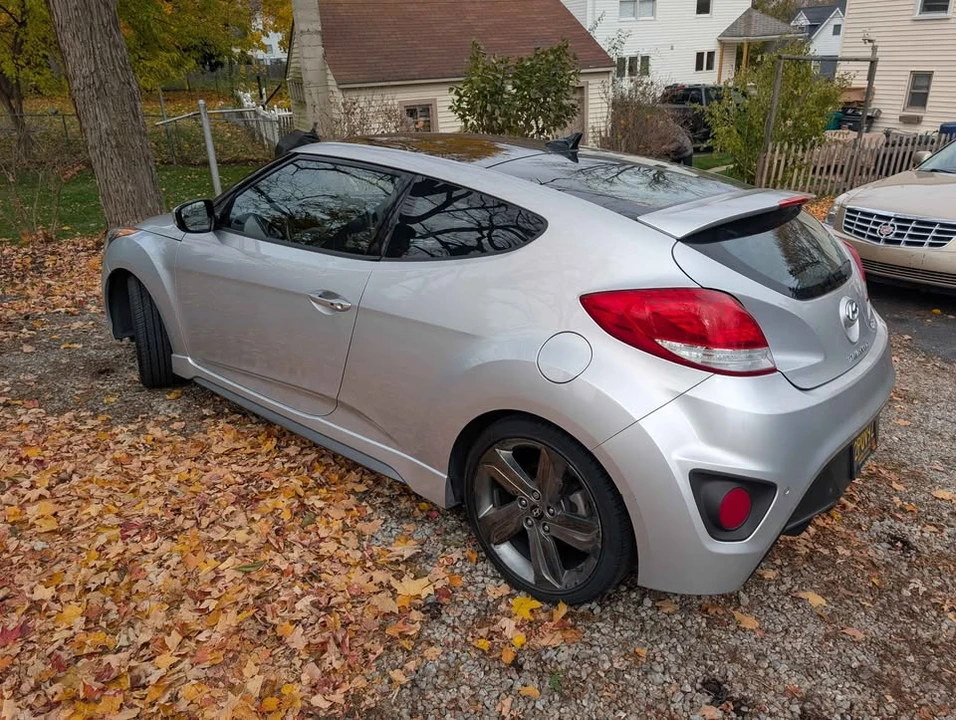 2015 Hyundai Veloster - Image 2 of 5