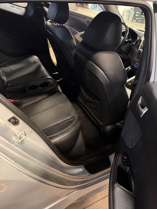 2015 Hyundai Veloster - Image 10 of 19