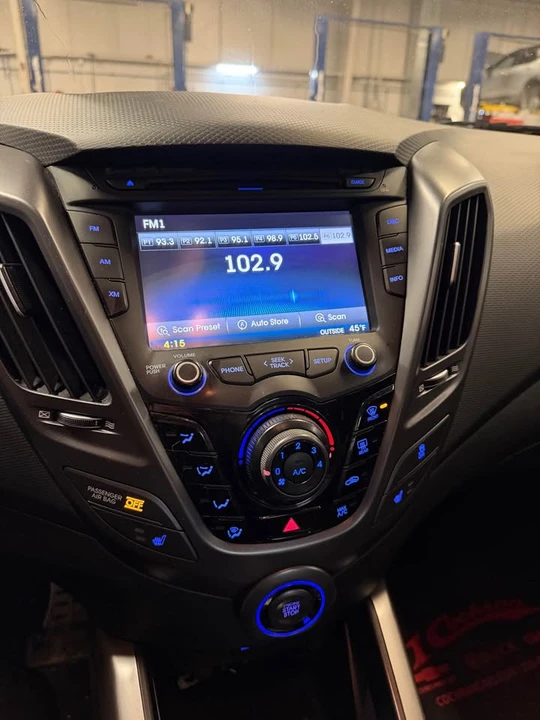 2015 Hyundai Veloster - Image 14 of 19