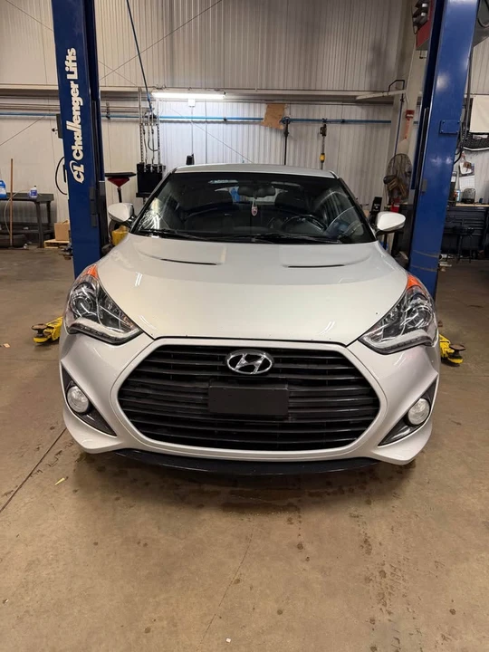 2015 Hyundai Veloster - Image 2 of 19