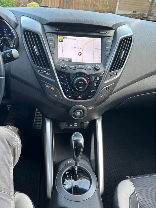 2015 Hyundai Veloster - Image 8 of 11