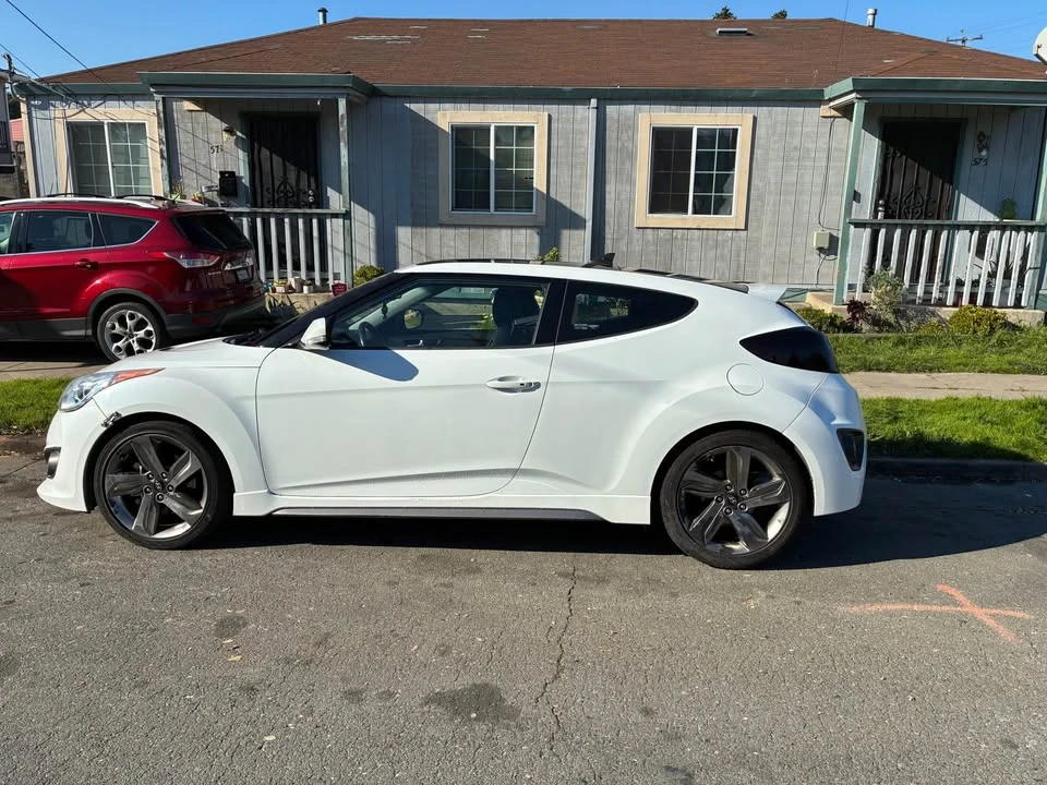 2015 Hyundai Veloster - Image 2 of 5
