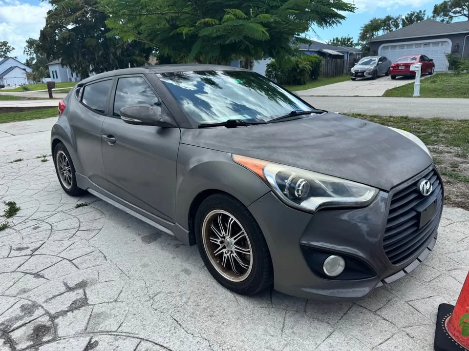 2015 Hyundai Veloster - Image 2 of 9