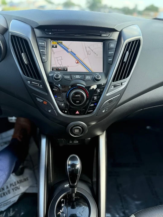 2015 Hyundai Veloster - Image 11 of 13