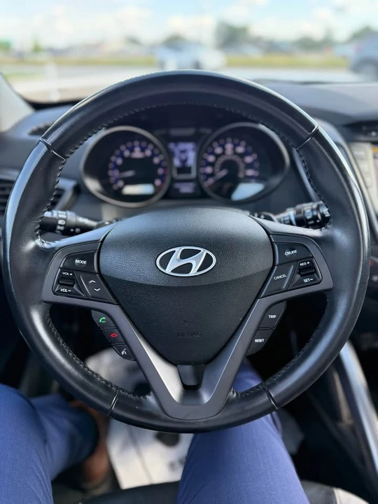 2015 Hyundai Veloster - Image 10 of 13