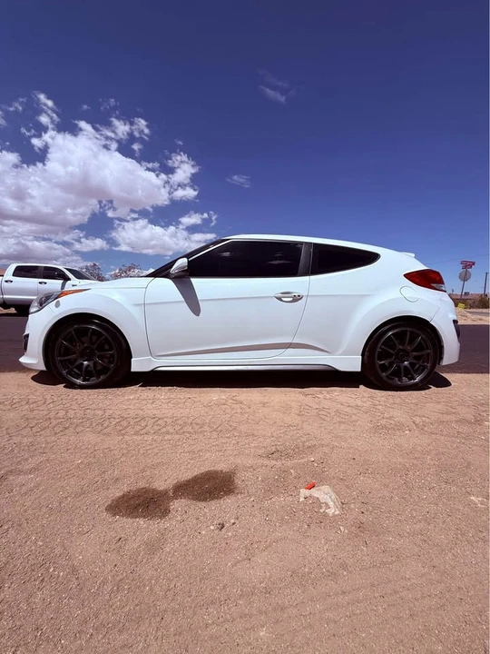 2015 Hyundai Veloster - Image 2 of 12
