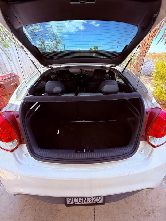 2015 Hyundai Veloster - Image 6 of 12