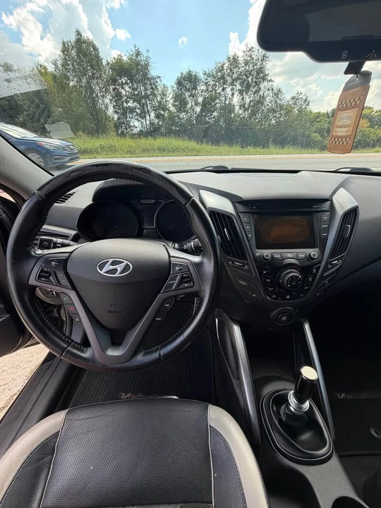 2015 Hyundai Veloster - Image 13 of 14