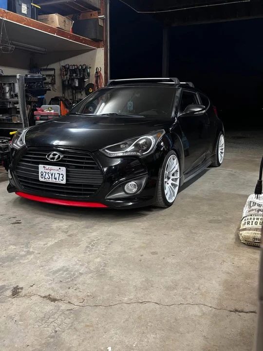 2015 Hyundai Veloster - Image 2 of 12