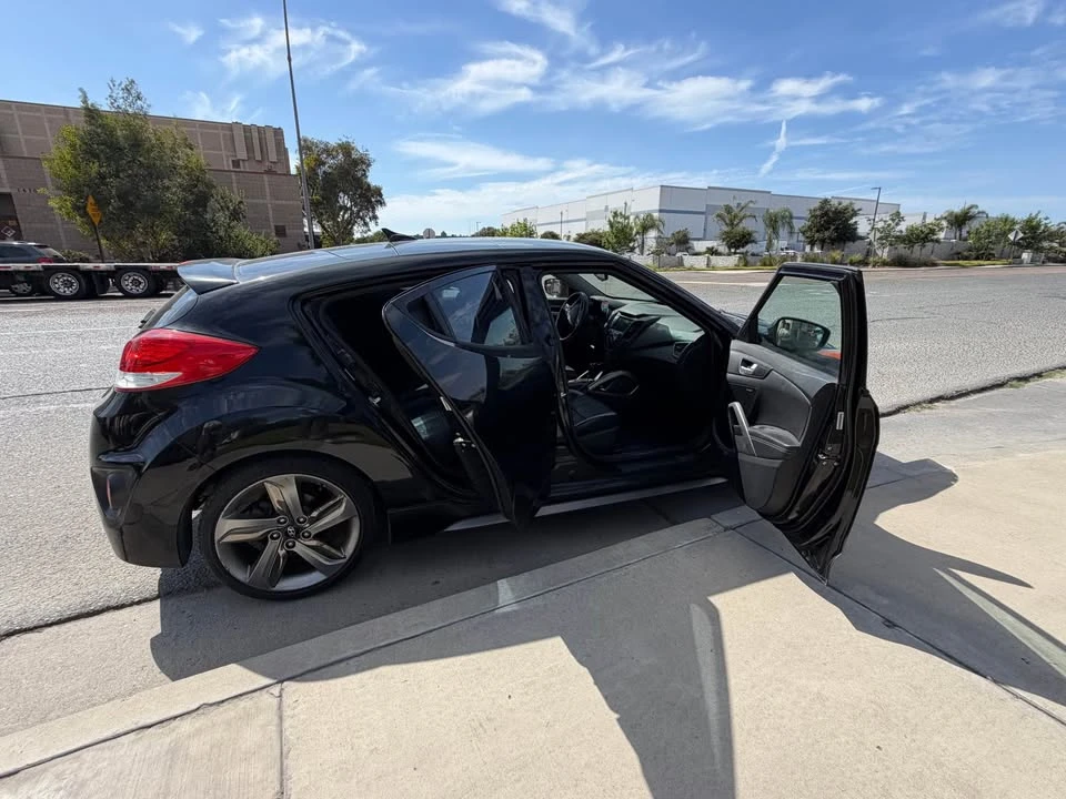 2015 Hyundai Veloster - Image 10 of 12