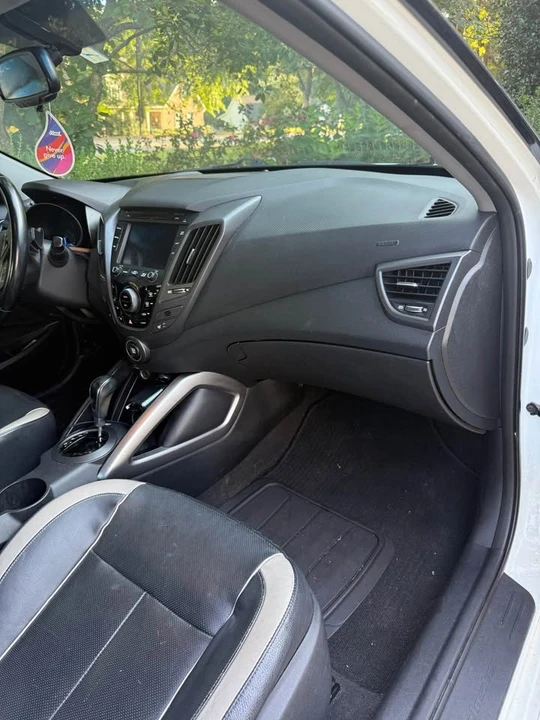 2015 Hyundai Veloster - Image 12 of 14
