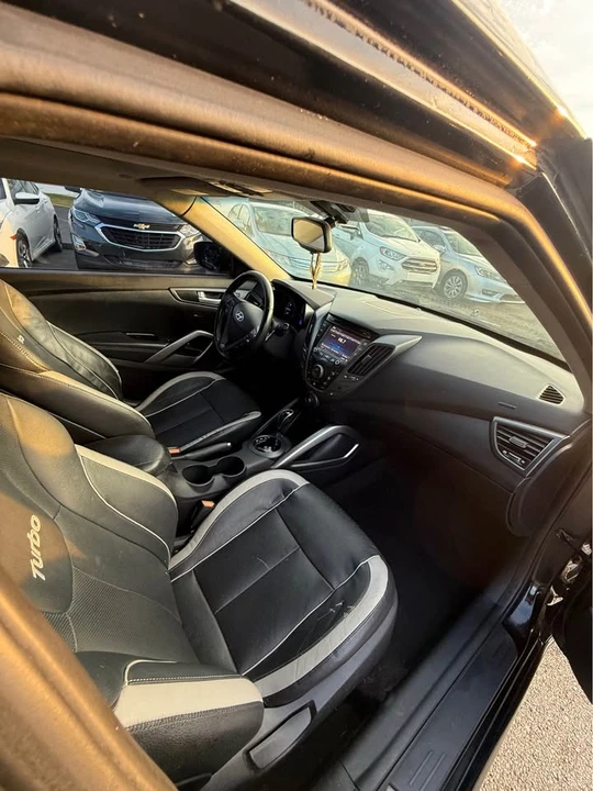 2015 Hyundai Veloster - Image 12 of 14