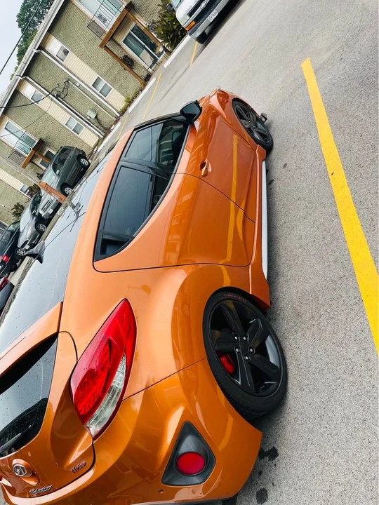 2015 Hyundai Veloster - Image 2 of 2