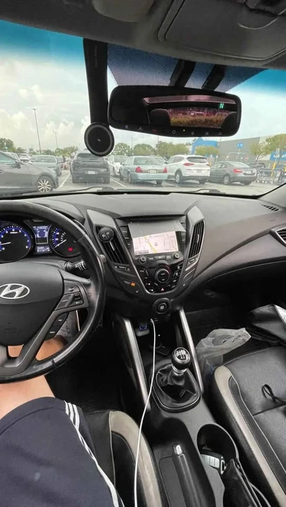 2015 Hyundai Veloster - Image 3 of 5