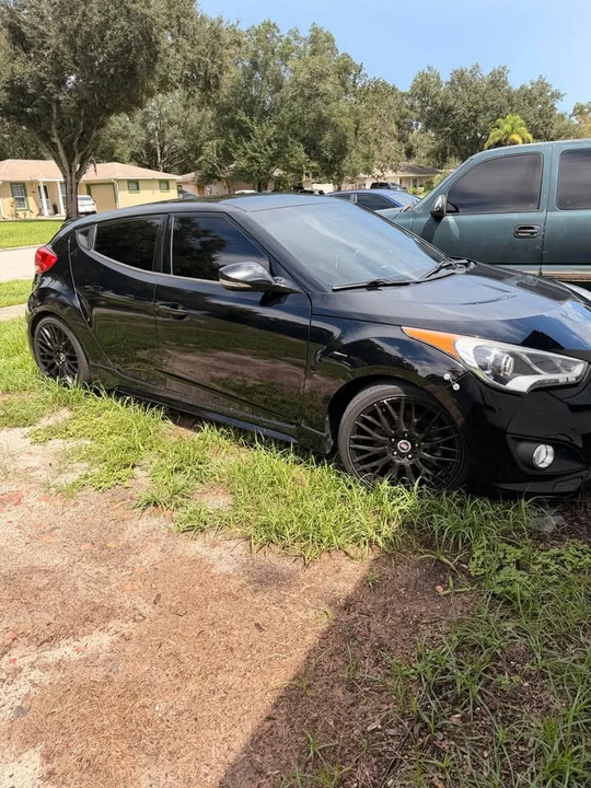 2015 Hyundai Veloster - Image 2 of 3