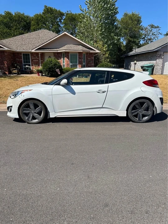 2015 Hyundai Veloster - Image 2 of 7