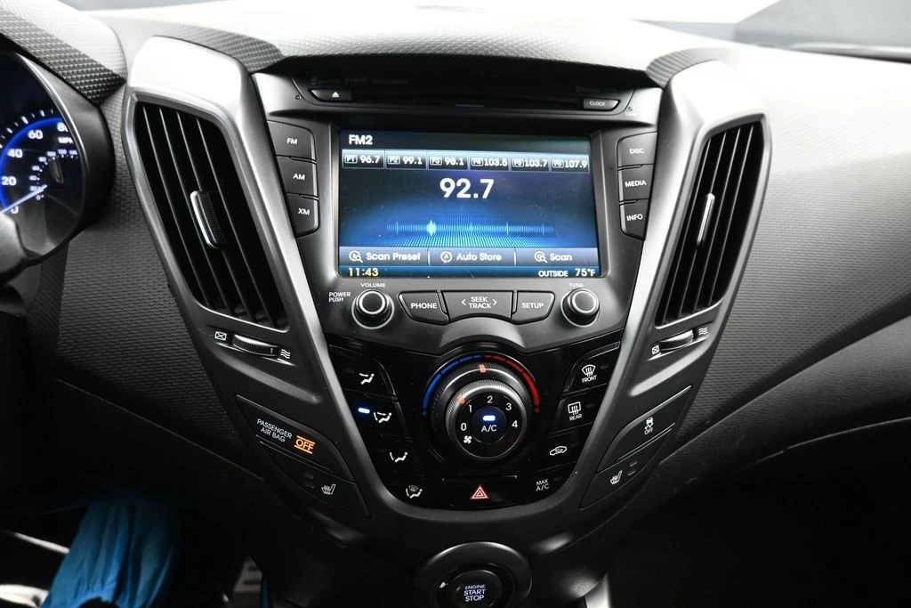 2015 Hyundai Veloster - Image 17 of 31