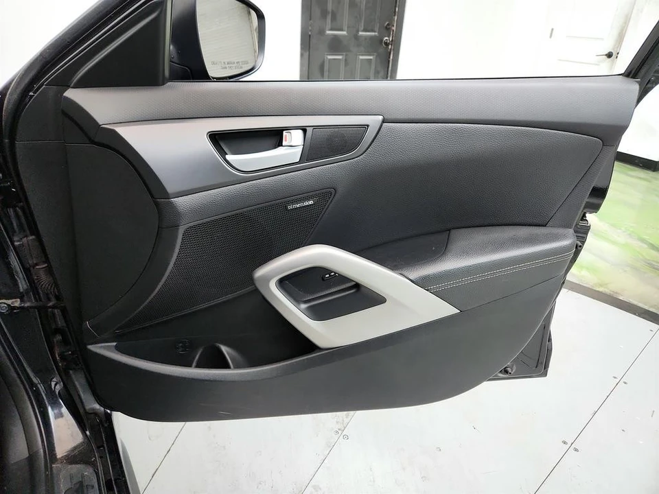 2015 Hyundai Veloster - Image 25 of 31