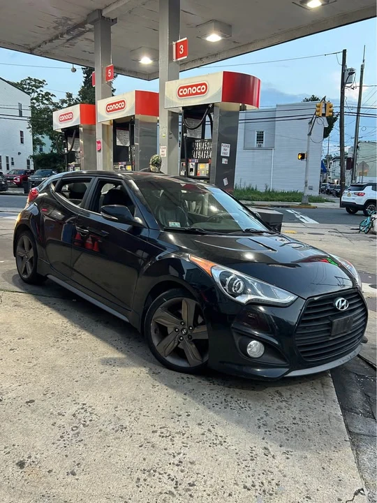 2015 Hyundai Veloster - Image 2 of 8
