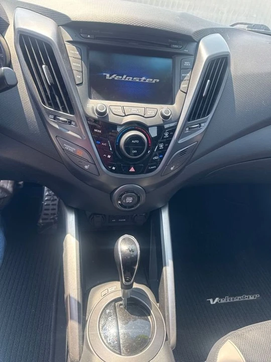 2015 Hyundai Veloster - Image 8 of 11
