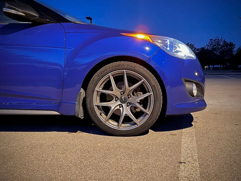 2015 Hyundai Veloster - Image 2 of 11