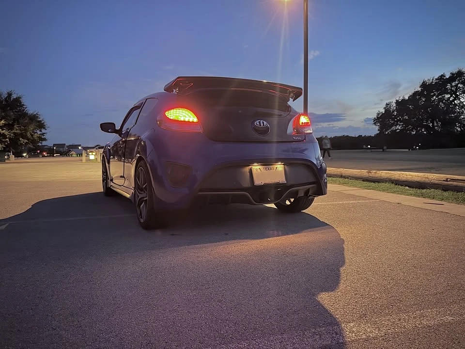 2015 Hyundai Veloster - Image 4 of 11