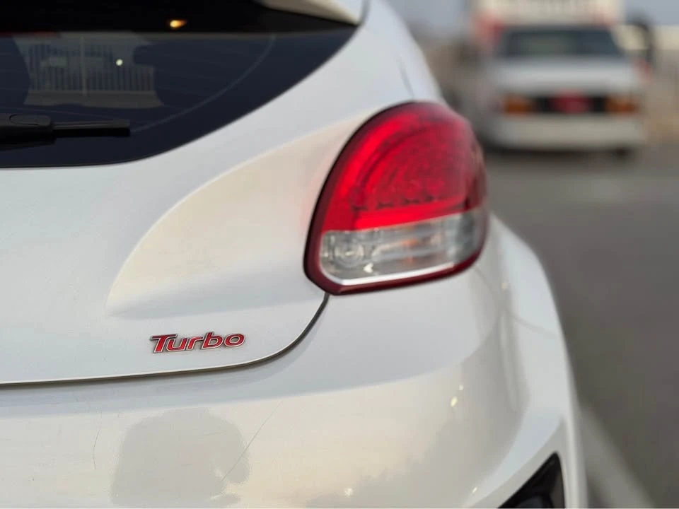 2015 Hyundai Veloster - Image 5 of 10