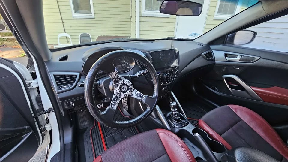 2015 Hyundai Veloster - Image 8 of 20