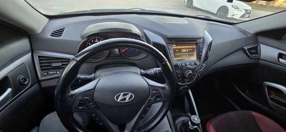 2015 Hyundai Veloster - Image 15 of 18