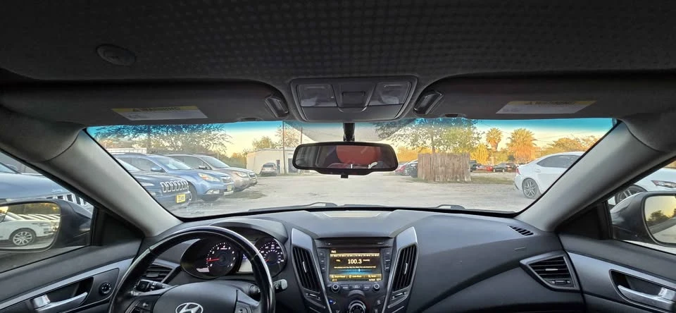 2015 Hyundai Veloster - Image 14 of 18