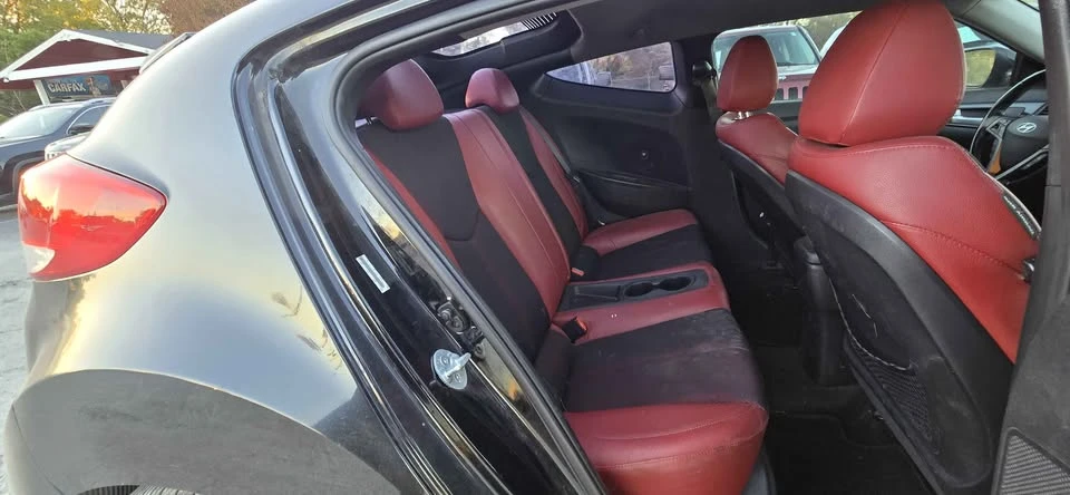 2015 Hyundai Veloster - Image 10 of 18