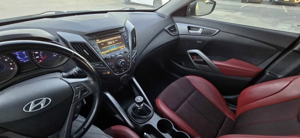 2015 Hyundai Veloster - Image 16 of 18