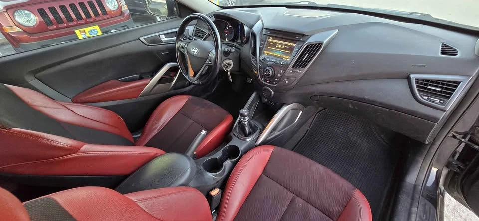 2015 Hyundai Veloster - Image 9 of 18