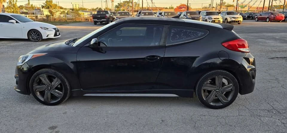 2015 Hyundai Veloster - Image 2 of 18