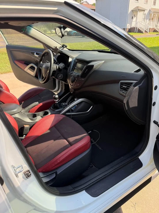 2015 Hyundai Veloster - Image 5 of 9