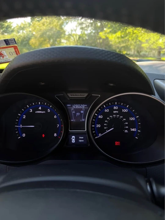 2015 Hyundai Veloster - Image 9 of 12