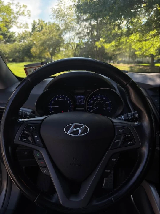 2015 Hyundai Veloster - Image 10 of 12