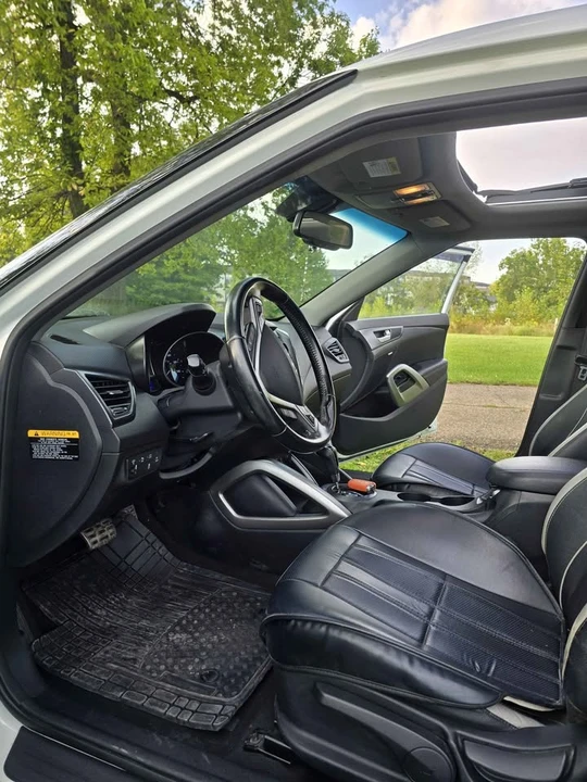 2015 Hyundai Veloster - Image 17 of 20
