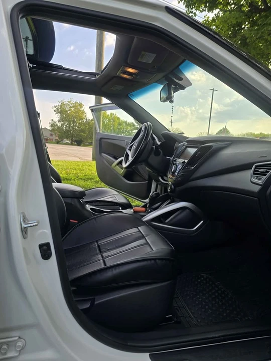 2015 Hyundai Veloster - Image 18 of 20