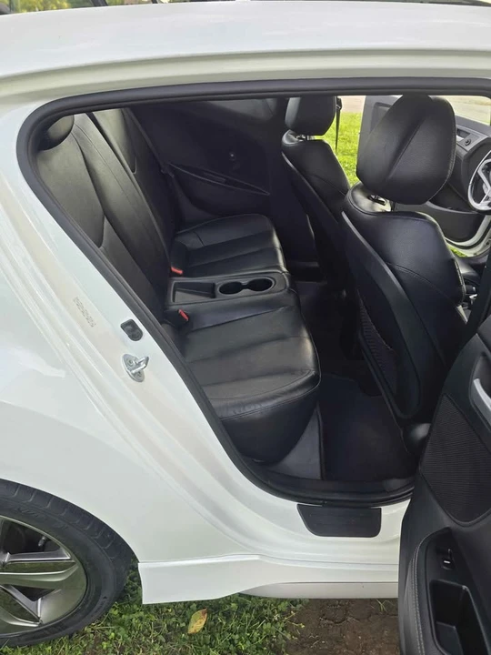 2015 Hyundai Veloster - Image 15 of 20