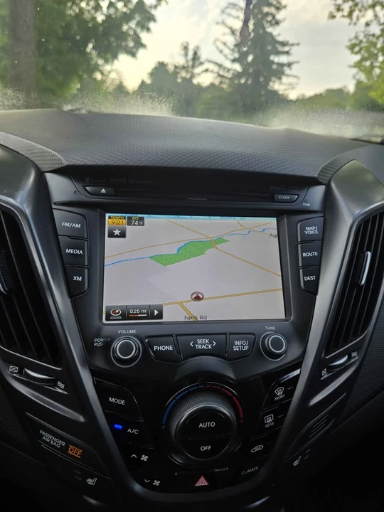 2015 Hyundai Veloster - Image 9 of 20