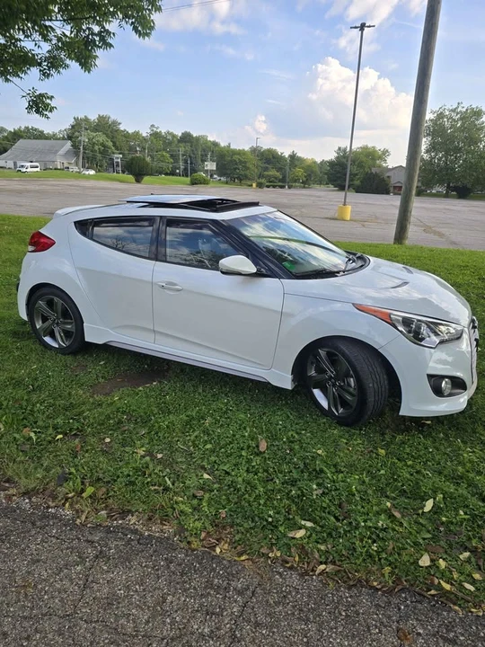 2015 Hyundai Veloster - Image 2 of 20
